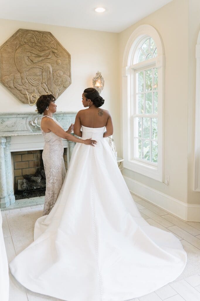 Bride and mom getting ready before Morais Vineyard ceremony