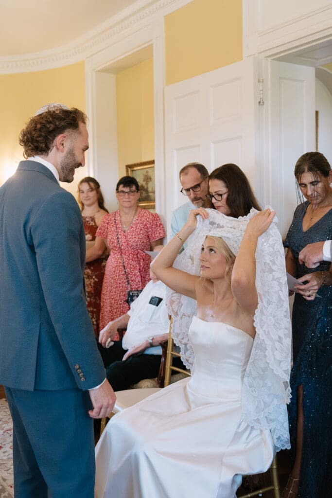 Veiling jewish traditions moment at Belmont Manor MD